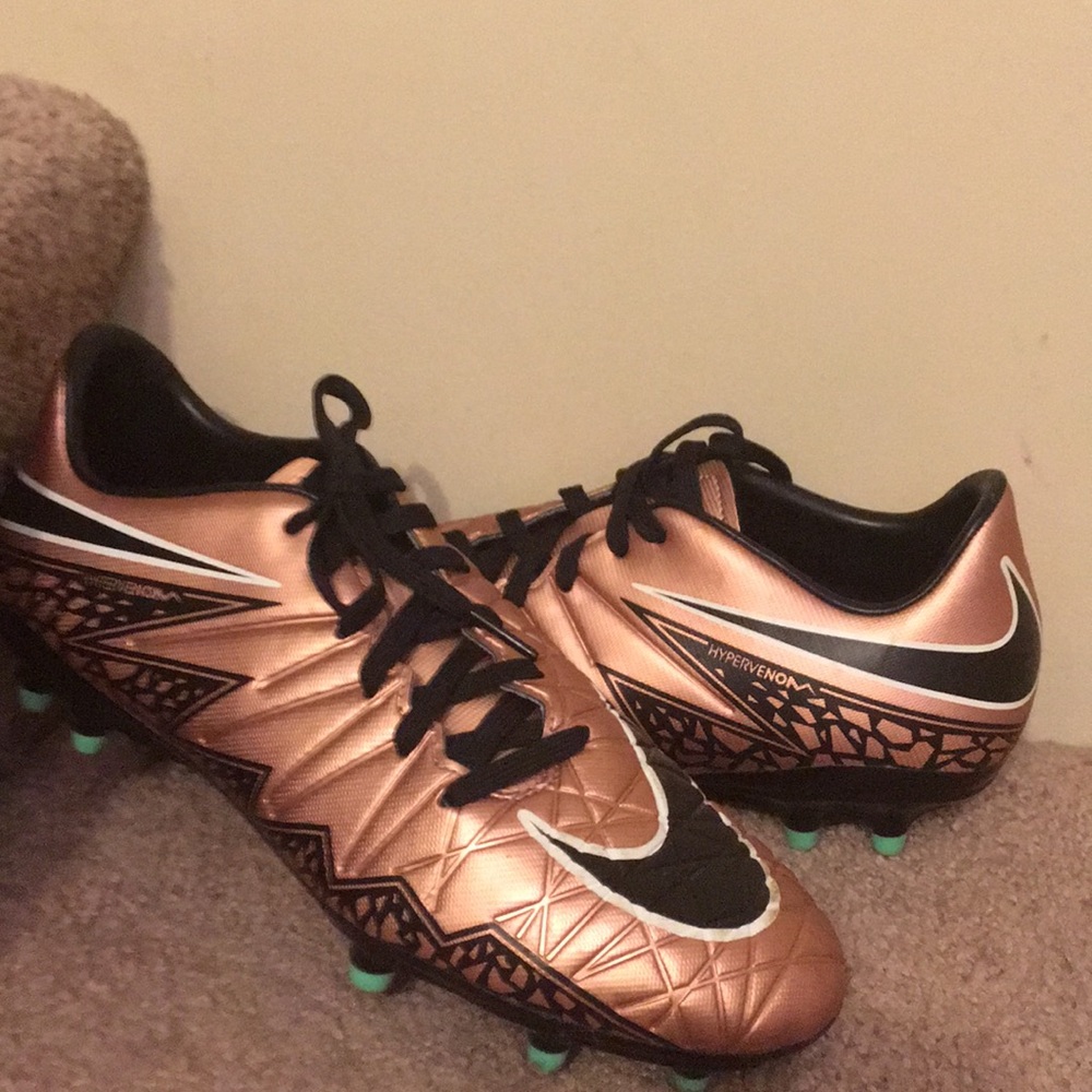 NIKE Women’s Hypervenom Phelon ll FG Cleats